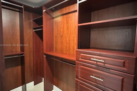 Снять в аренду виллу или дом в Пайнкрест, Флорида 4 спальни, 213.77м2, № 1992727 - фото 14