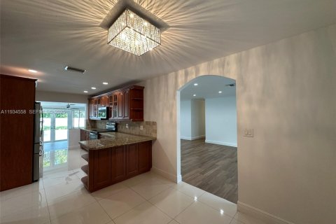 Снять в аренду виллу или дом в Пайнкрест, Флорида 4 спальни, 213.77м2, № 1992727 - фото 6