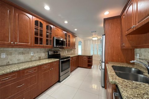 Снять в аренду виллу или дом в Пайнкрест, Флорида 4 спальни, 213.77м2, № 1992727 - фото 5