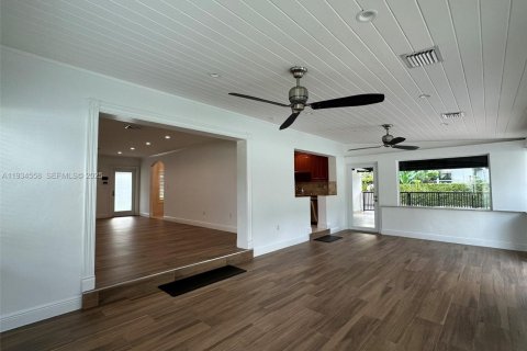 Снять в аренду виллу или дом в Пайнкрест, Флорида 4 спальни, 213.77м2, № 1992727 - фото 9