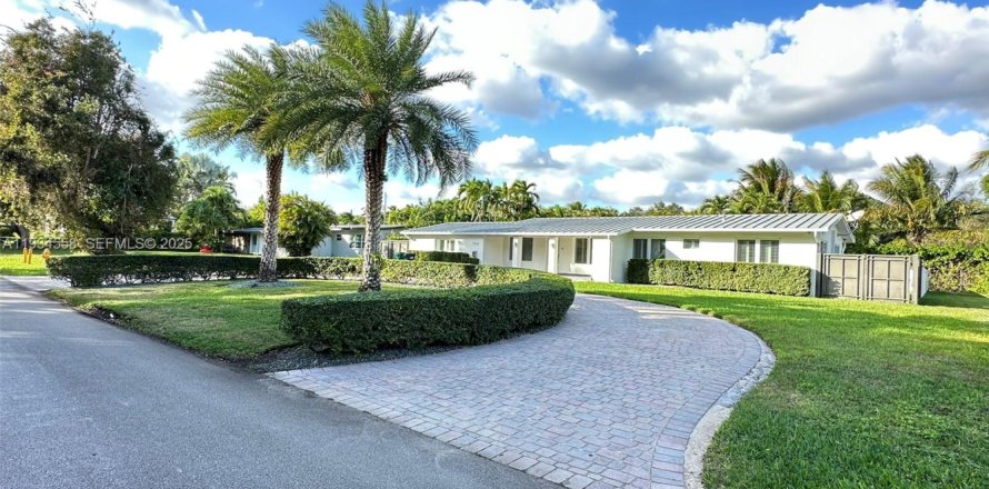 Дом в Пайнкрест, Флорида 4 спальни, 213.77м2 № 1992727