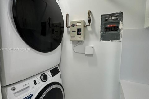 Снять в аренду виллу или дом в Пайнкрест, Флорида 4 спальни, 213.77м2, № 1992727 - фото 16