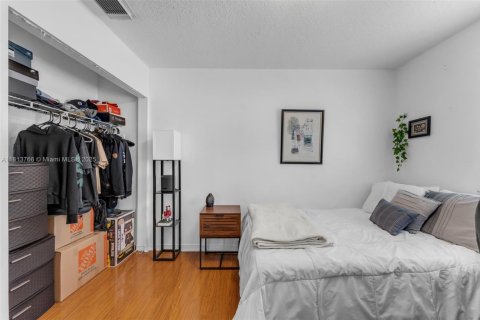 Casa en venta en Miami, Florida, 3 dormitorios, 192.87 m2 № 1762900 - foto 25