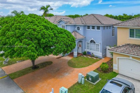 Casa en venta en Miami, Florida, 3 dormitorios, 192.87 m2 № 1762900 - foto 1