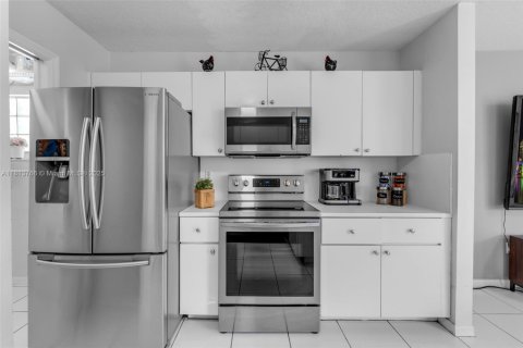 Casa en venta en Miami, Florida, 3 dormitorios, 192.87 m2 № 1762900 - foto 10