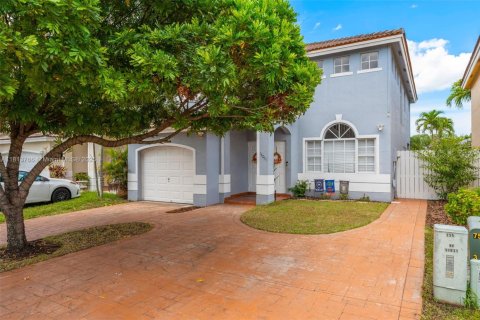 Casa en venta en Miami, Florida, 3 dormitorios, 192.87 m2 № 1762900 - foto 2