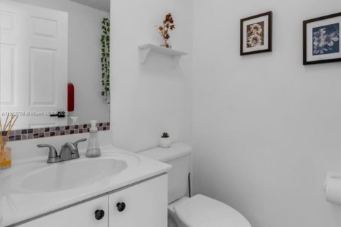 Casa en venta en Miami, Florida, 3 dormitorios, 192.87 m2 № 1762900 - foto 13