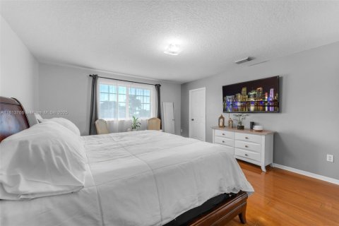 Casa en venta en Miami, Florida, 3 dormitorios, 192.87 m2 № 1762900 - foto 27