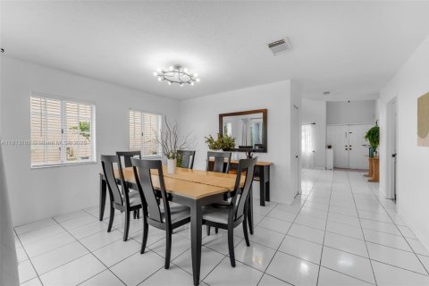 Casa en venta en Miami, Florida, 3 dormitorios, 192.87 m2 № 1762900 - foto 14