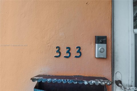 Commercial property in Miami, Florida 207.26 sq.m. № 1949824 - photo 2