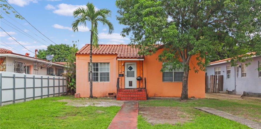 Commercial property in Miami, Florida 207.26 sq.m. № 1949824