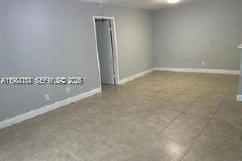 Copropriété à louer à Coral Springs, Floride: 2 chambres, 103.49 m2 № 2048512 - photo 2