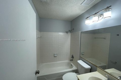 Copropriété à louer à Coral Springs, Floride: 2 chambres, 103.49 m2 № 2048512 - photo 3