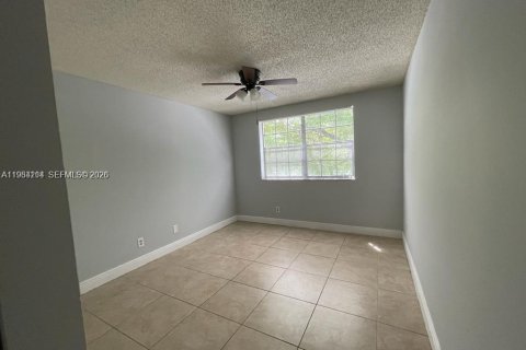 Copropriété à louer à Coral Springs, Floride: 2 chambres, 103.49 m2 № 2048512 - photo 6