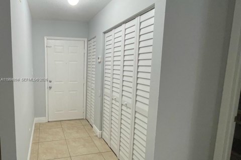 Copropriété à louer à Coral Springs, Floride: 2 chambres, 103.49 m2 № 2048512 - photo 8