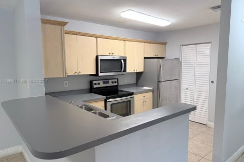 Copropriété à louer à Coral Springs, Floride: 2 chambres, 103.49 m2 № 2048512 - photo 4