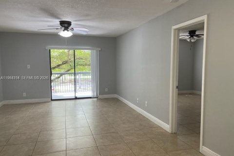 Copropriété à louer à Coral Springs, Floride: 2 chambres, 103.49 m2 № 2048512 - photo 5