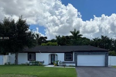 Villa ou maison à louer à Miami, Floride: 2 chambres, 92.9 m2 № 1928787 - photo 1