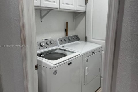 Villa ou maison à louer à Miami, Floride: 2 chambres, 92.9 m2 № 1928787 - photo 6