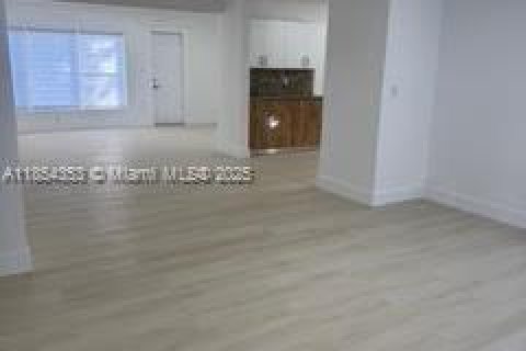 Casa en venta en Oakland Park, Florida, 4 dormitorios, 170.94 m2 № 1872366 - foto 5