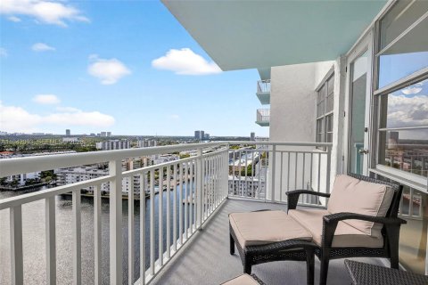 Condo in Sunny Isles Beach, Florida, 1 bedroom  № 1999345 - photo 11