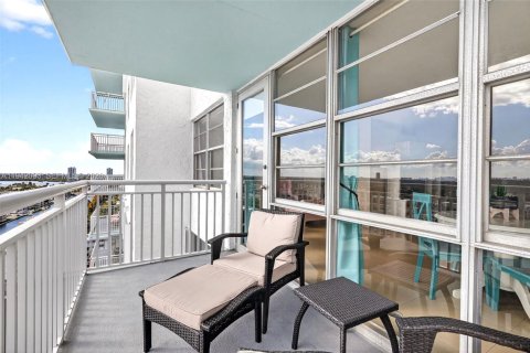 Condo in Sunny Isles Beach, Florida, 1 bedroom  № 1999345 - photo 12