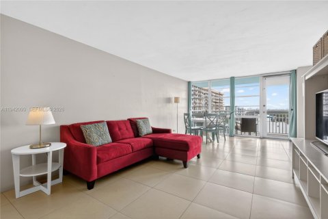 Condo in Sunny Isles Beach, Florida, 1 bedroom  № 1999345 - photo 5