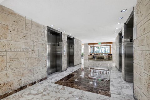 Condo in Sunny Isles Beach, Florida, 1 bedroom  № 1999345 - photo 29