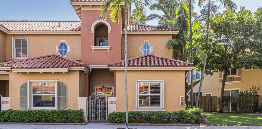 Condo à Dania Beach, Floride, 3 chambres  № 2050329