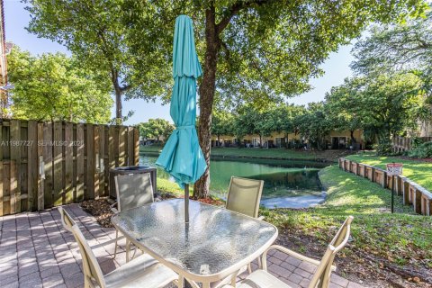 Copropriété à vendre à Dania Beach, Floride: 3 chambres, 128.39 m2 № 2050329 - photo 3