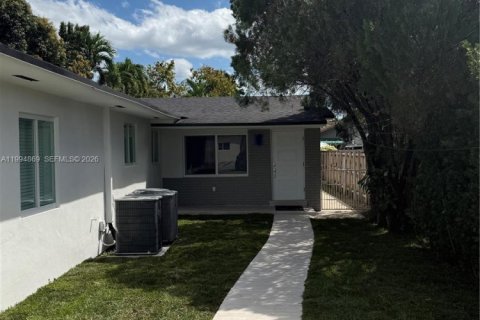 Casa en Miami, Florida 3 dormitorios, 298.49 m2 № 2056460