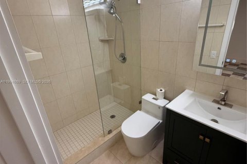 Casa en alquiler en Miami, Florida, 3 dormitorios, 298.49 m2 № 2056460 - foto 14