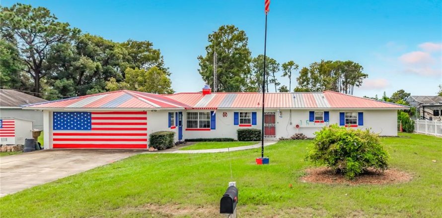 Villa ou maison à Tavares, Floride 3 chambres, 159.7 m2 № 2410234