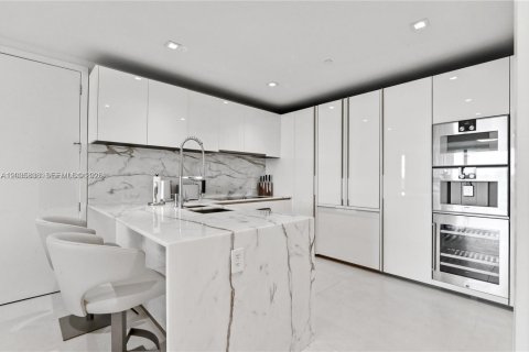 Copropriété à louer à Bal Harbour, Floride: 2 chambres, 158.31 m2 № 2169209 - photo 7