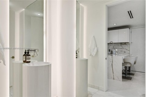 Copropriété à louer à Bal Harbour, Floride: 2 chambres, 158.31 m2 № 2169209 - photo 10
