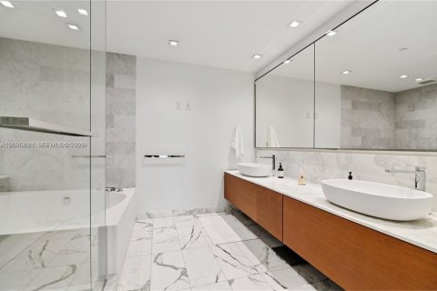 Copropriété à louer à Bal Harbour, Floride: 2 chambres, 158.31 m2 № 2169209 - photo 19