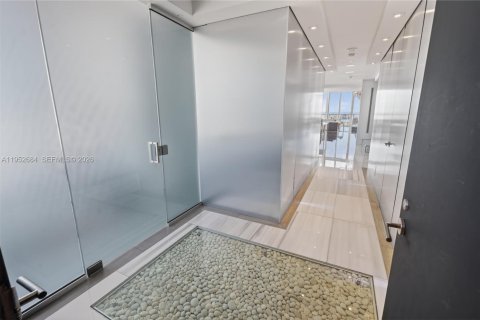 Condominio en venta en Miami, Florida, 6 dormitorios, 645.86 m2 № 2008699 - foto 29
