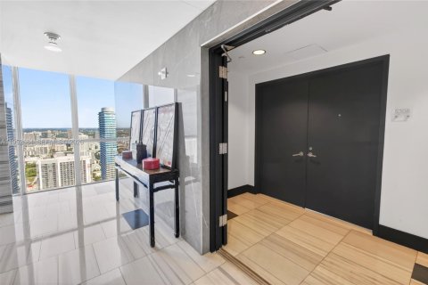 Condominio en venta en Miami, Florida, 6 dormitorios, 645.86 m2 № 2008699 - foto 28
