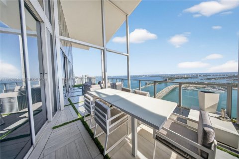 Condominio en venta en Miami, Florida, 6 dormitorios, 645.86 m2 № 2008699 - foto 3