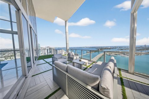 Condominio en venta en Miami, Florida, 6 dormitorios, 645.86 m2 № 2008699 - foto 4