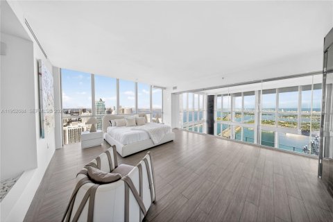 Condominio en venta en Miami, Florida, 6 dormitorios, 645.86 m2 № 2008699 - foto 16