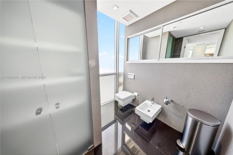 Condominio en venta en Miami, Florida, 6 dormitorios, 645.86 m2 № 2008699 - foto 24