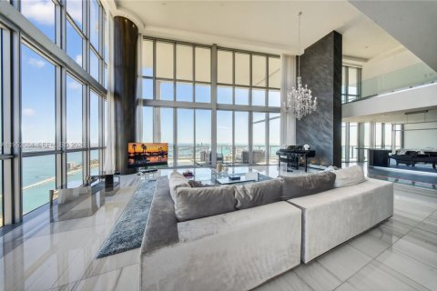 Condominio en venta en Miami, Florida, 6 dormitorios, 645.86 m2 № 2008699 - foto 7