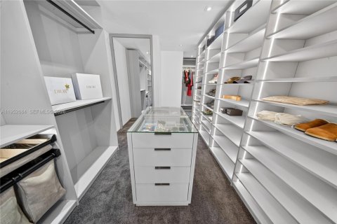 Condominio en venta en Miami, Florida, 6 dormitorios, 645.86 m2 № 2008699 - foto 19
