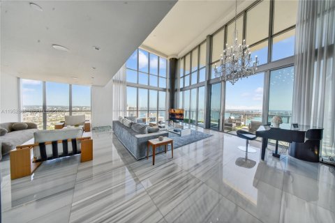 Condominio en venta en Miami, Florida, 6 dormitorios, 645.86 m2 № 2008699 - foto 9