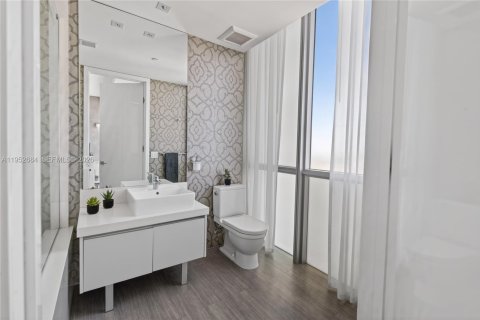 Condominio en venta en Miami, Florida, 6 dormitorios, 645.86 m2 № 2008699 - foto 15