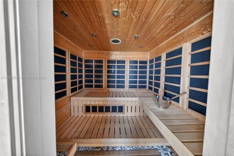 Condominio en venta en Miami, Florida, 6 dormitorios, 645.86 m2 № 2008699 - foto 25