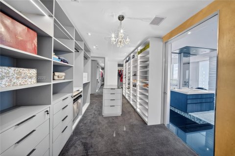 Condominio en venta en Miami, Florida, 6 dormitorios, 645.86 m2 № 2008699 - foto 18