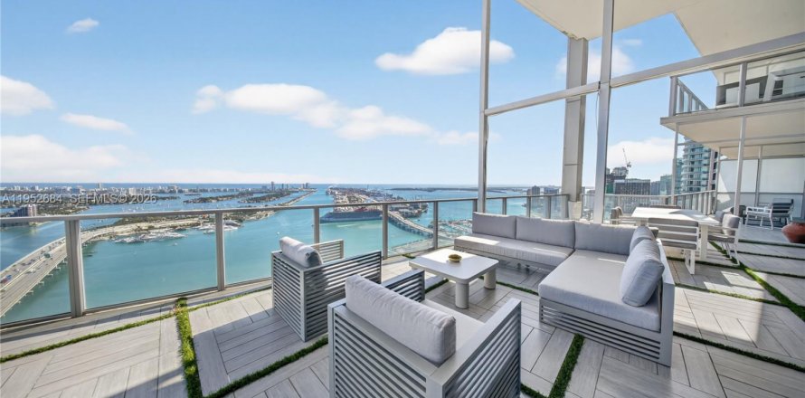 Condominio en Miami, Florida, 6 dormitorios  № 2008699