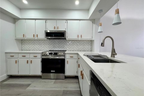 Снять в аренду квартиру в Орландо, Флорида 5 комнат, 113.99м2, № 1857692 - фото 6
